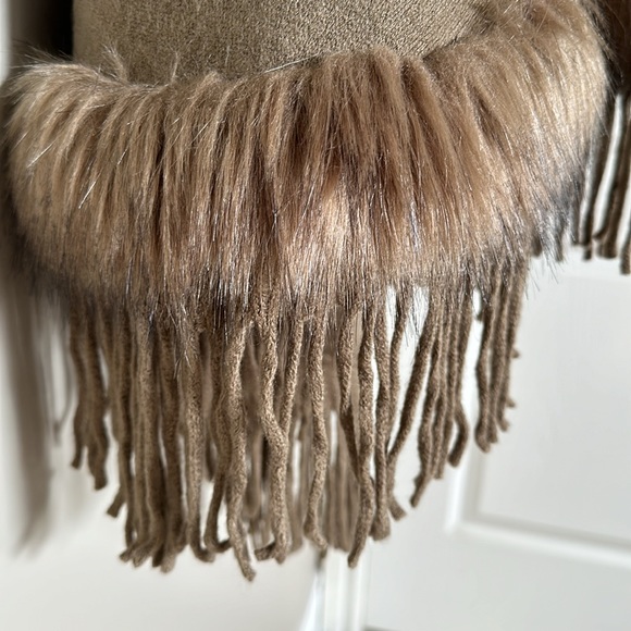Brown Cardigan knit with fringe and fur details - Picture 4 of 6